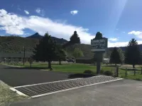 Green Creek Inn and RV Park - Motels