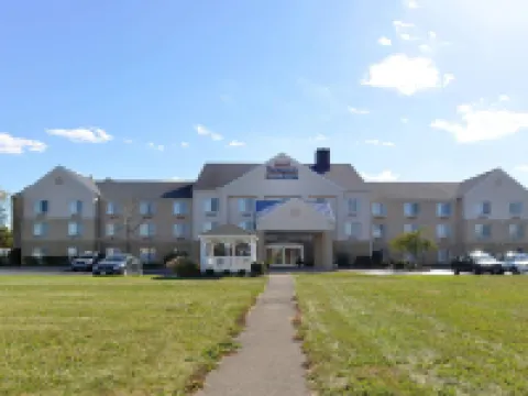 Fairfield Inn & Suites Dayton Troy Hotels in Troy