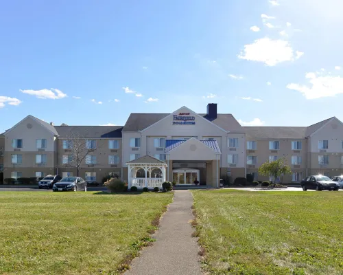 Fairfield Inn & Suites Dayton Troy Hotéis em Troy