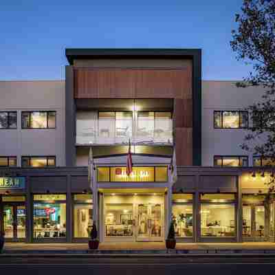 Hilton Garden Inn Davis Downtown Hotel Exterior