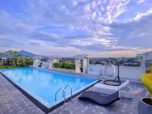 Grand Senyum Hotel