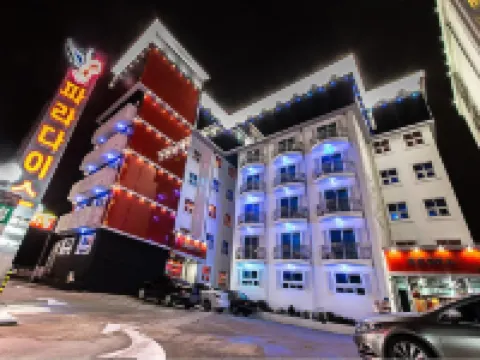 พาราไดซ์ โมเทล โรงแรมใน