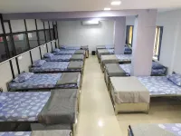 Shiv Sai Dormitory โรงแรมใกล้สนามบินวโททระ