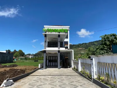Tiga Mahkota Homestay Hotels near Semar Cave