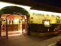 Logis Hostellerie des Clos et Restaurant Bistrot des Grands Crus