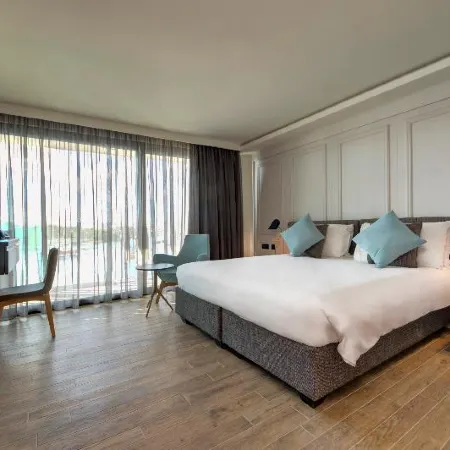 Land's End, Boutique Hotel