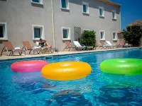 ibis Orange Sud - Pools