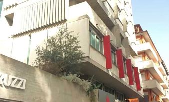 Hotel Abruzzi - Housity