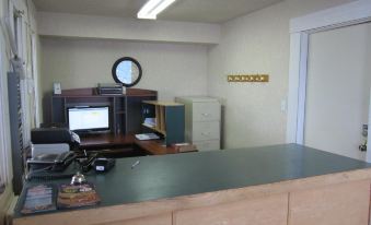 Hide-Away Inn
