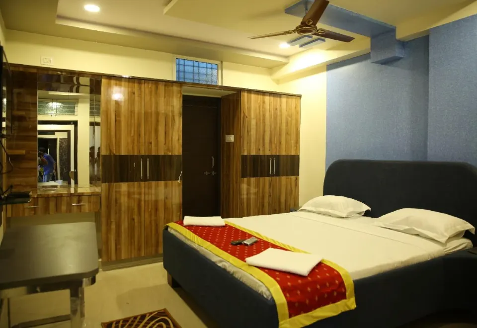 Suitetrails - Priya Hotel