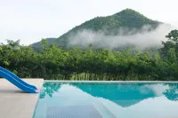 Hi-Scene Resort - Pools
