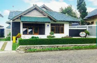 3Br Villa Lotus Puncak Blok D-33 Hotel di Sindangjaya