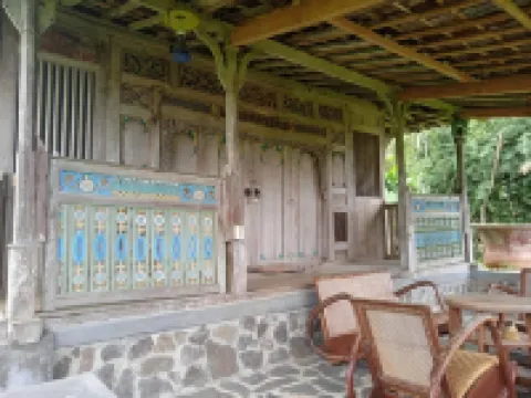 Rumah Jawa Antik Hotels in Cijeruk