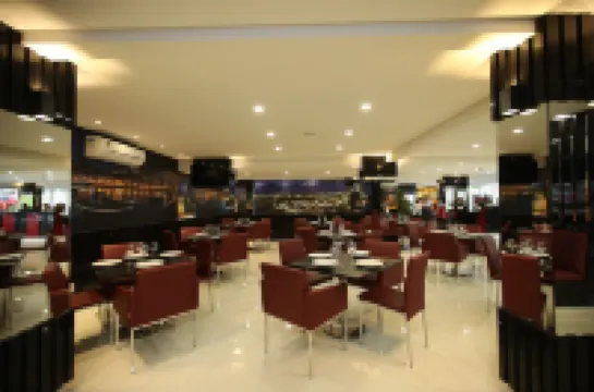 Holiday & Business Hotel - Em Frente ao Centro de Eventos e Arena Conda
