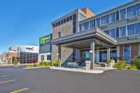 Holiday Inn Express Sault Ste Marie Hotels near Strathclair Park
