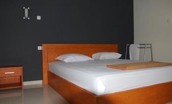 Utama Raya Villa & Hotel - Housity