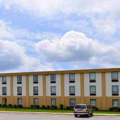 Executive Inn & Suites Hotel Exterior