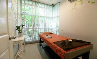 Serene Bangkok Bed & Breakfast