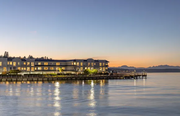 塔科馬水畔銀雲客棧酒店