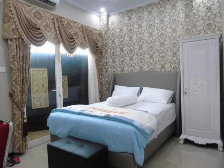 Rumah Tamu Syariah Moulase Center Blimbing Отели в г. Blimbing