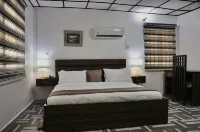 Jolie Suites