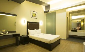 Lucky 9 Budget Hotel