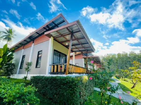 Phurin Thara Resort Hotels near Thung Yee Pheng Mangrove Forest