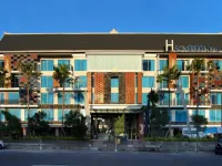Sovereign Bali Hotel Hotels near Uluwatu Temple