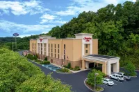 Hampton Inn Cambridge فنادق في Jefferson Township