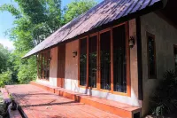 Bhupimarn Garden House Hotel berhampiran Wat Phrabat