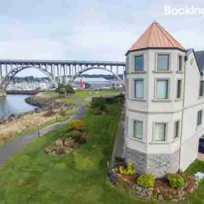 Windward at the Regatta Hotel Exterior