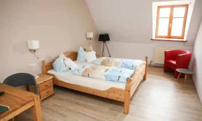 Gasthof Schloßbraeu Lintach Các khách sạn ở Kummersbruck