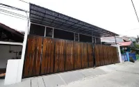 Swahouse Tanjung Priok Syariah Mitra RedDoorz Hôtels à : Jakarta-Nord