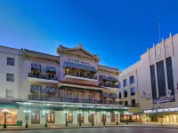 Menger Hotel Отели рядом с достопримечательностью «Центр города - Набережная»