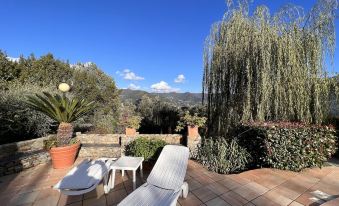 Villa Renetta with Swimming Pool and Jacuzzi and Parking