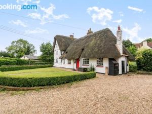 Captivating 6 Bed Cottage in the Village of Moulso