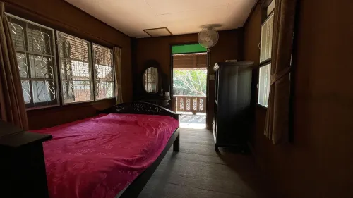 ปาริฉัตร โฮมสเตย์ Parichat Homestay - Bãi đậu xe