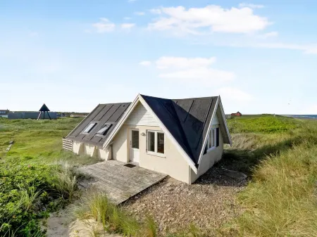 "Ebba" - 25m from the Sea Отели в г. Frostrup