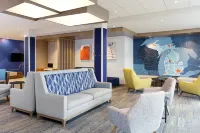 Holiday Inn Express SOUTH HAVEN by IHG - parking