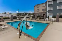 Quality Inn & Suites Pearl-Jackson - Swimmingpools