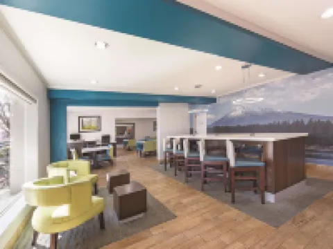 La Quinta Inn & Suites by Wyndham Central Point - Medford セントラル・ポイントのホテル