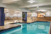 Ramada Plaza by Wyndham Montreal - Pools
