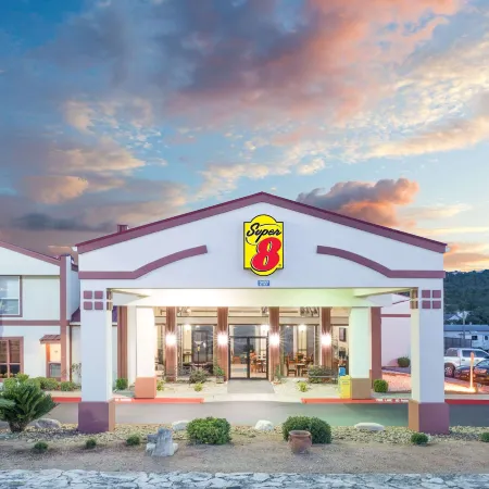 Super 8 by Wyndham Kerrville TX