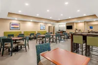 埃姆斯愛荷華州立大學校園附近舒適套房飯店 - 早餐