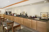 Holiday Inn Express & Suites Elyria Hotels in Elyria