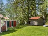 Löaborn Hotels near Hundrastgårdar