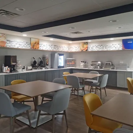 Comfort Inn & Suites Hampton Near Coliseum