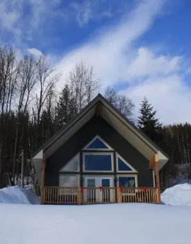 Stoke Cabin by Revelstoke Vacations Hotels near Selkirk Tangiers Heli Skiing