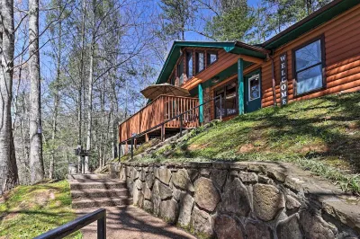 Smoky Mountain Cabin 4 Acres, 3 Mi to Gatlinburg Hotels near Wild Bear Falls Water Park