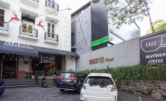 Heine Hotel & Resto